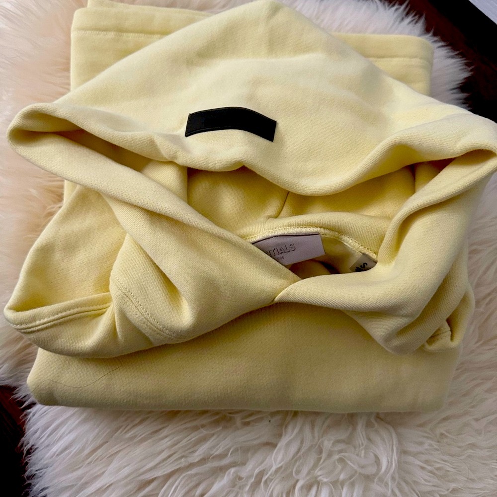Essentials Sweatshirt - Picture 3 of 6